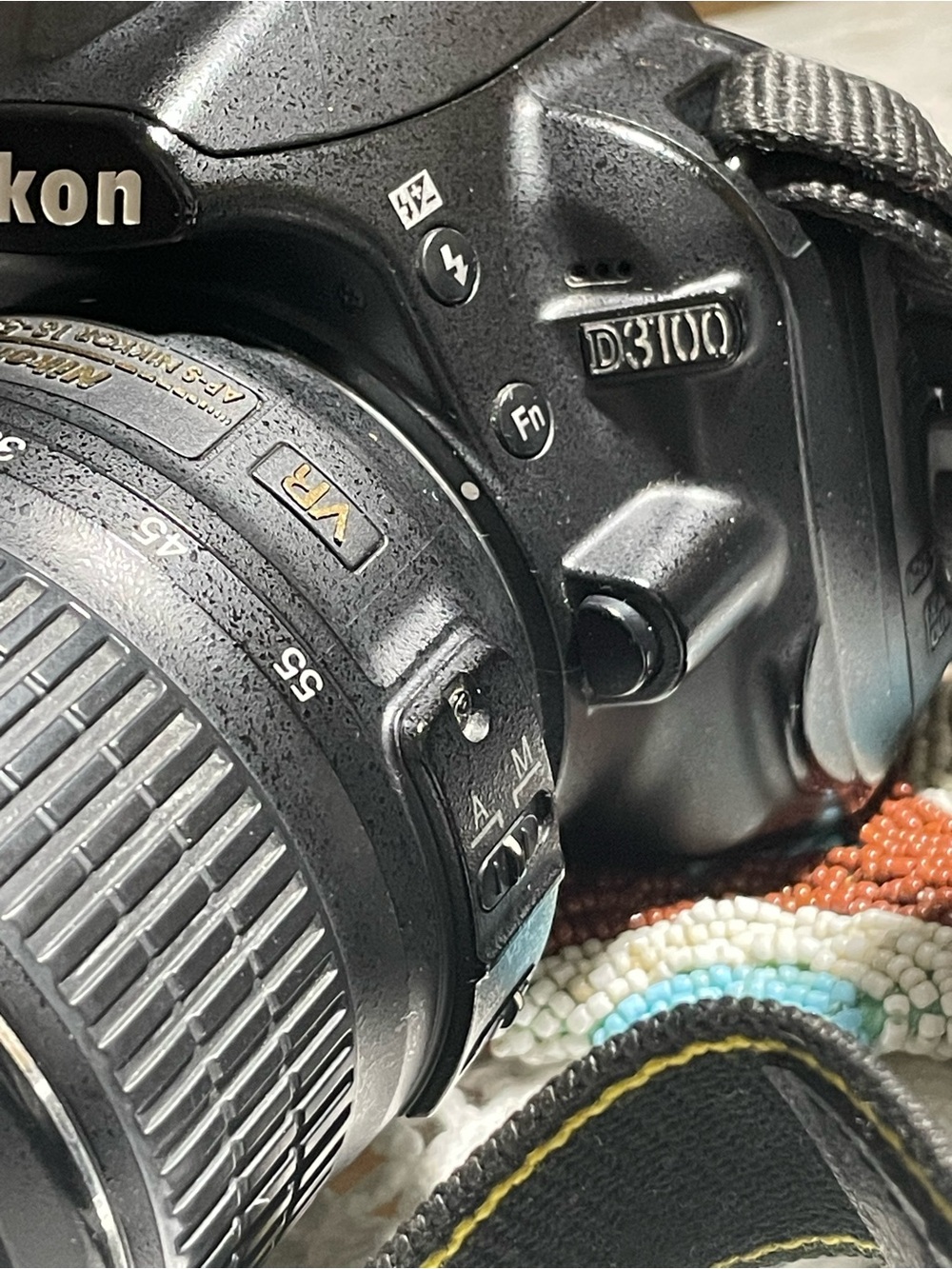Nikon Black DSLR Camera with Lens, Strap, Battery, Charger and SD Card - Picture 5 of 12